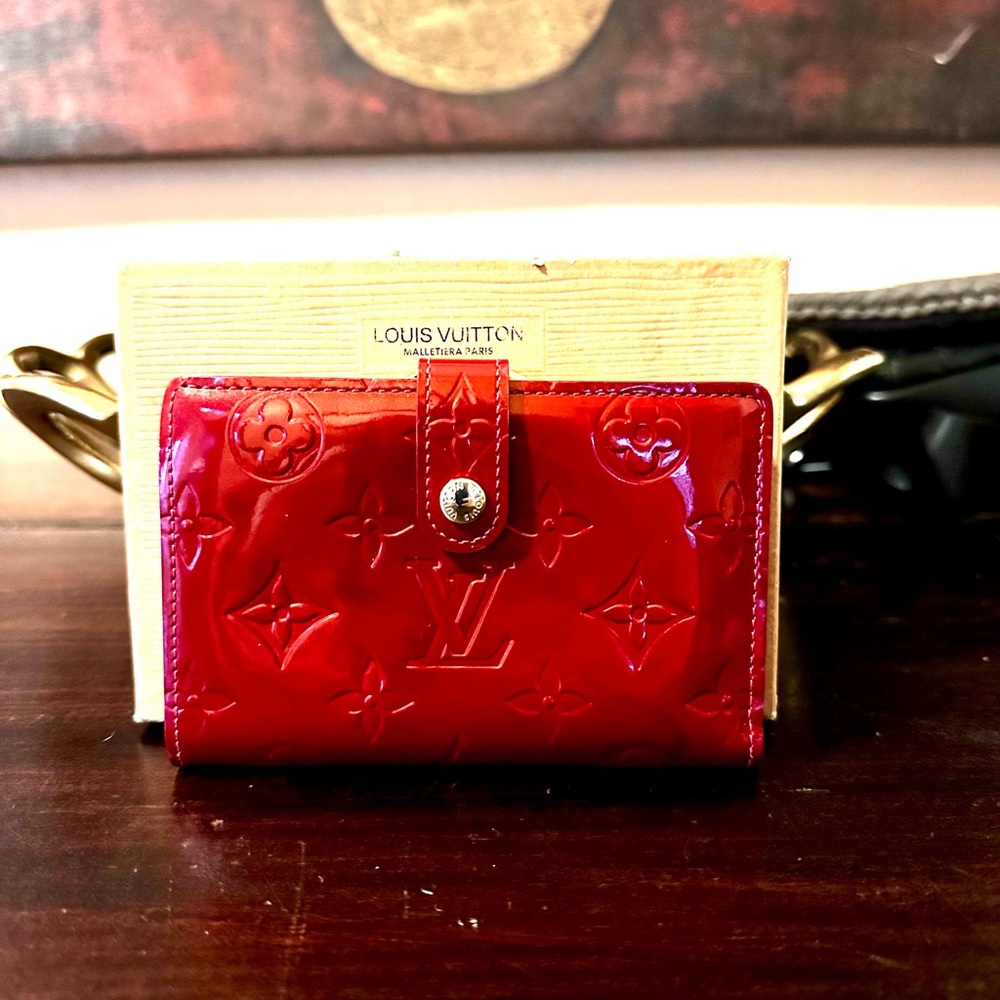Authentic Louis Vuitton Red Vernis kiss lock Wallet
